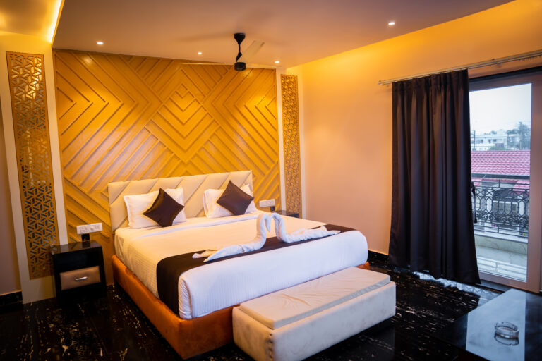 Gold View Room